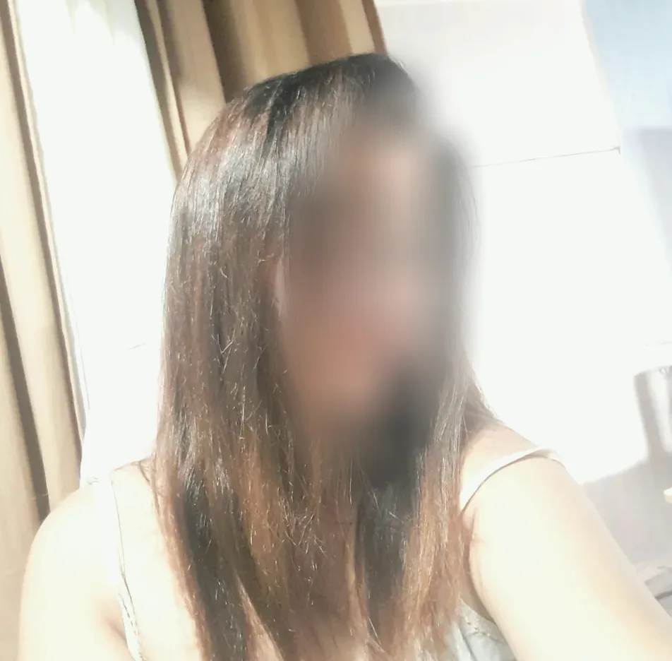 Amira, 34