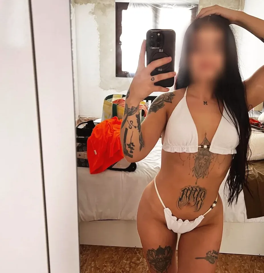 Daniela, 28