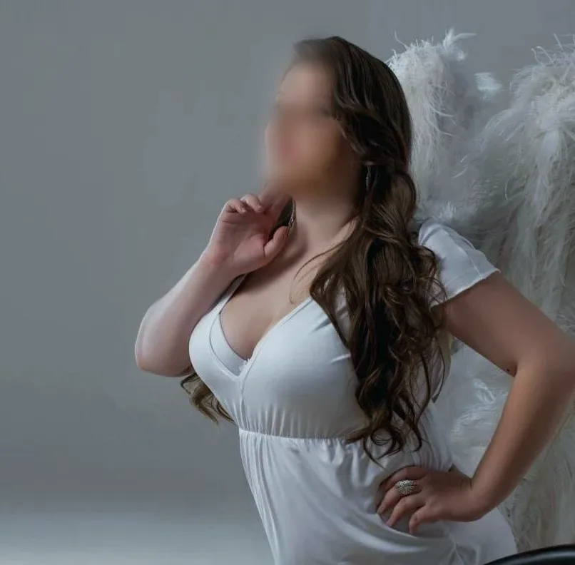 Lara, 36