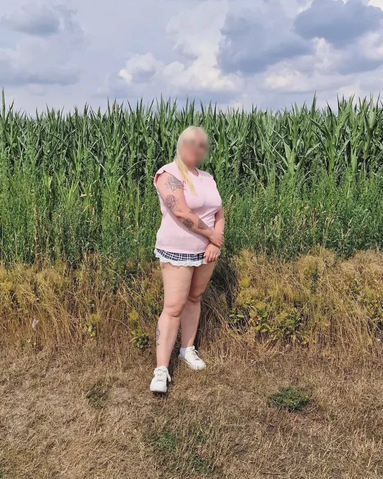 Lucia, 38