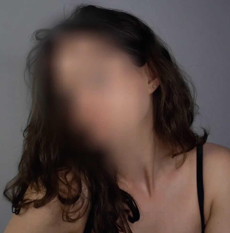 Melina, 24